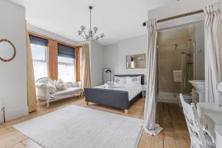 Sleeps 7 Large 4 Bed Town House for Contractors & Families & Friends in Great Central Location - 8