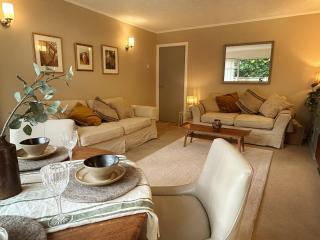 New! Peaceful South facing Garden Westminster Park - 0