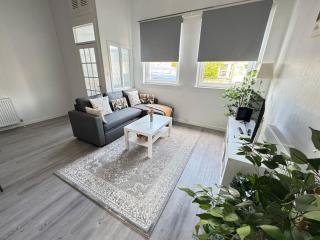 Spacious 2BR Home by Portobello Beach - 9
