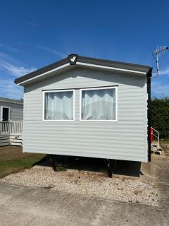 Blosseys Beach House - South Hayling - 0