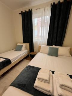 Take 5 INN - Central 2BR by Kavaja Str, Sleeps 5 ppl - 1