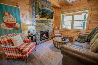 Cozy cabin in Pigeon Forge with Hot Tub - Pigeon Forge - 5