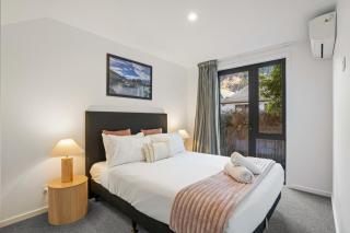 Contemporary Living in Town Centre on Sterling - 3