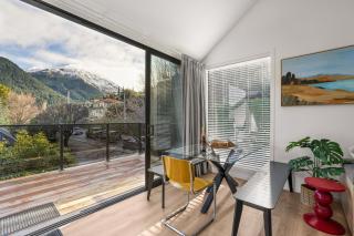 Contemporary Living in Town Centre on Sterling - 3