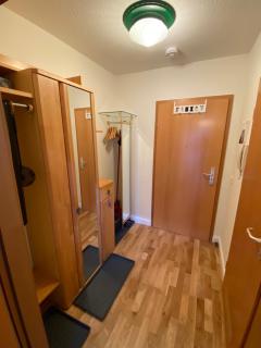 Saxonia HomeDeLuxe Appartement Dresden Neue Hochwertige voll ausgestattete Ferienwohnung mit Küche XXL Boxspringerbett 2 Einzelbetten Highspeed InternetFlatrate und Balkon Ideal für Familien Paare Kulturinteressierte und Geschäftsreisende mit MWStRechnung - 2