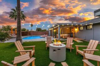 Disco Jungle with Fire Pit+Poolside TV+Yard Games - Phoenix - 8