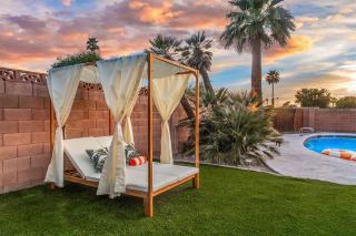 Disco Jungle with Fire Pit+Poolside TV+Yard Games - Phoenix - 3