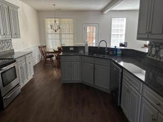 Huge house for midterm or corporate rental - 2