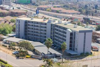 Capital City Luxury Apartment Menlyn Maine - 830 - Pretoria - 4
