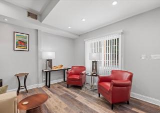 Fully Furnished -Newly Remodeled -Walk to Scenic overlook - 4