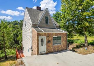 Fully Furnished -Newly Remodeled -Walk to Scenic overlook - 8