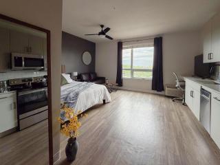Mountain Lines & Slatted Calm A Cozy Modern Loft - 9