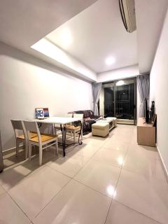 KIRAKUAN PARKVIEW 2BR Pool/Gym/Balcony - 2