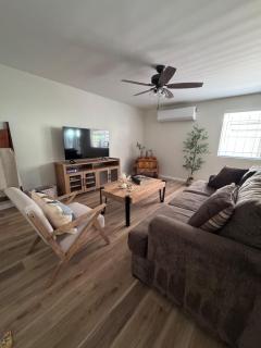 Cozy 2BR Townhome Prime Phoenix Location - 2