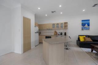 Spacious Glenunga Home with Garage Parking - Glenunga - 4