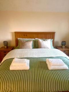 Grange Cottage - - 8