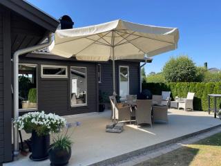 Coastal House Near Sandviken Beach - 8