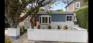Chic Venice Beach Bungalow Steps from the Canals & Beach - 8