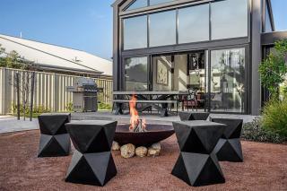 Ember and Aqua - Luxury Barnhouse on the Golf Course - 7