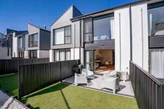 Wanaka Getaway - Bright 2-Bed Apartment - 8