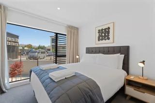 Wanaka Getaway - Bright 2-Bed Apartment - 8