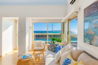 Glenelg Beach House With Private Beachfront Pool - 1