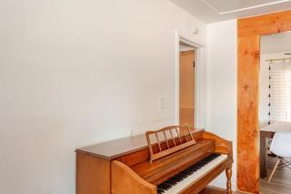Cheerful Three Bedroom with a Fireplace - 3