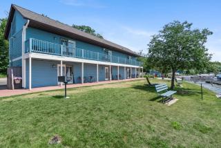 Rustic 4-Lodge Stay - Perfect for Groups - 4