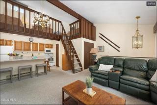 Quaint townhome in downtown Winter Park, Ski and Bikers Paradise, Walk to Town - 6