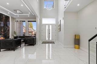 New Luxury Home 6BR HVAC Free Parking Pet Friendly - 1