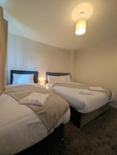 Numero Uno Luxe Retreat 3BR 3 Baths Hot Tub wifi - Derwent Haugh - 4