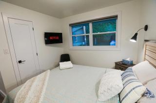 Waterfront-Pet Friendly-HotTub-Firepit-BBQ - Gilmour - 1