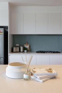 Luxe Waterfront Coastal Retreat - 8