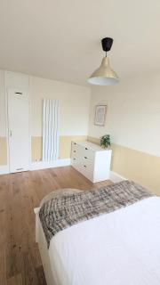 Spacious & stylish 3 bed duplex flat in London - 1