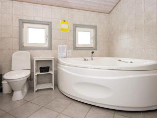 Tranquil Retreat with Spa - By Traum Ferienwohnungen - Hemmet - 9