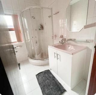 Spacious 4Br Home In Bo Kaap With Mountain And Ocean View 5 min From Cape Town CBD - 1