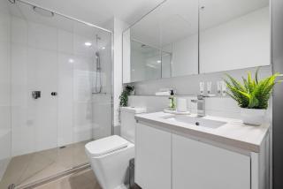 Chic Southbank Retreat Pool, Gym & City Views - 3