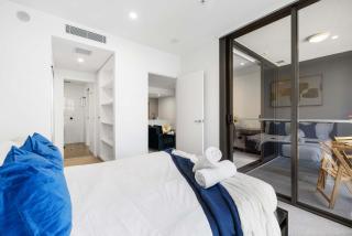 South Bank Getaway 1BR with Pool & Gym - 4