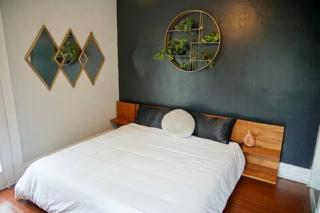 Cute Neighborhood Rainbow Apt - 5