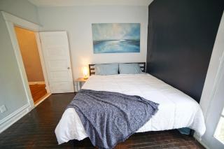 Cute Neighborhood Rainbow Apt - 3