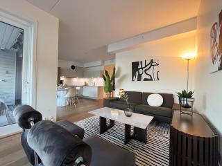 10 out 10 Waterfront Perfection - Lii - 1