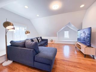 Family-Friendly 4 Bed 3 Bath Downtown Delight - 3