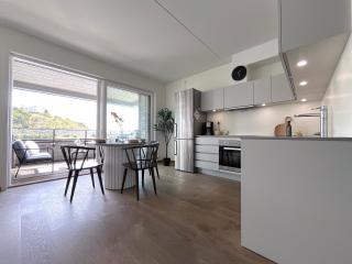 10 out 10 Waterfront Perfection - Lii - 9