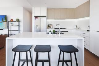 302 Penthouse Portarlington Waterfront Luxury sleeping 6 3 Queen Bedrooms 2 bathrooms Private Terrace Aircon and Heating - 7