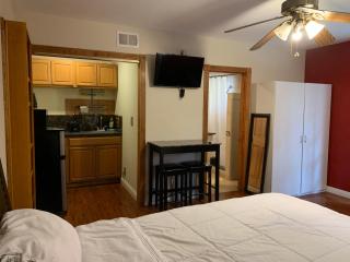 Luxury king studio 20 min to Malibu beaches - 9