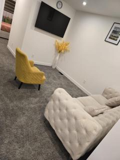 Modern Comfort - With AC - Calgary - 3