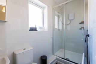 3 Bed Home From Home, Family, Workers And Friends - 6