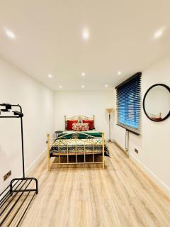 Cozystays Refurbed Modern Apartment Private Garden Free Parking - 7