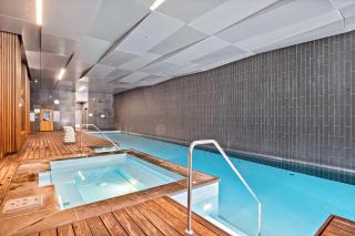 Bright 2-Bed Retreat with Pool, Gym & Sauna Access - Melbourne - 5