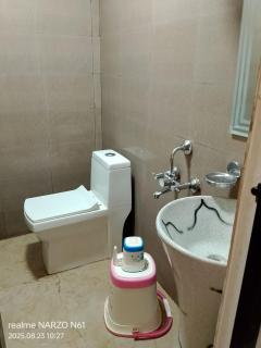 Rhino Inn Guest House - 5